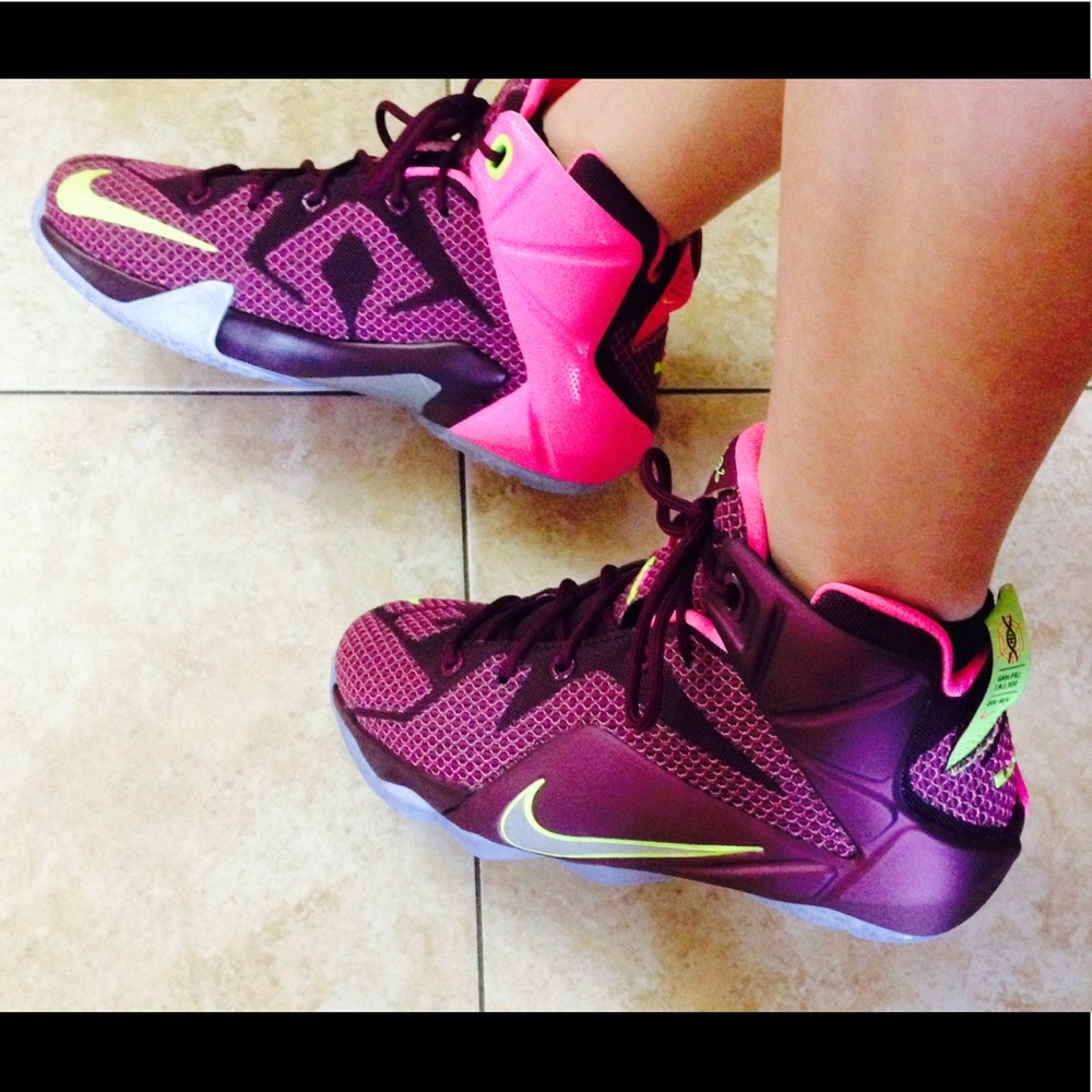 Lebron XII Double Helix Kids Shoe Size 4.5Y
